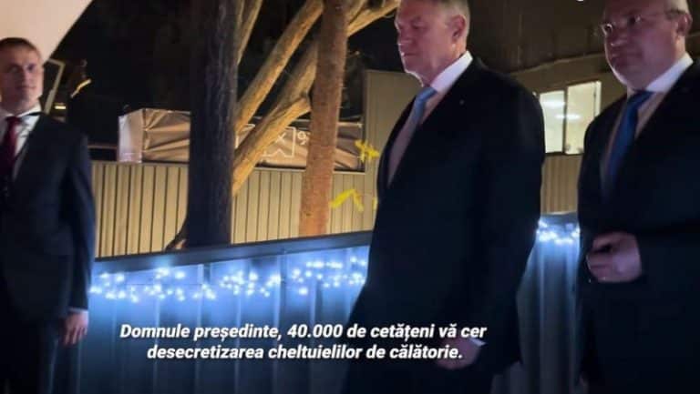 Sfidare totală la final de mandat. Iohannis tratează un jurnalist ‘cu spatele’ când este întrebat despre costurile deplasărilor sale externe VIDEO
