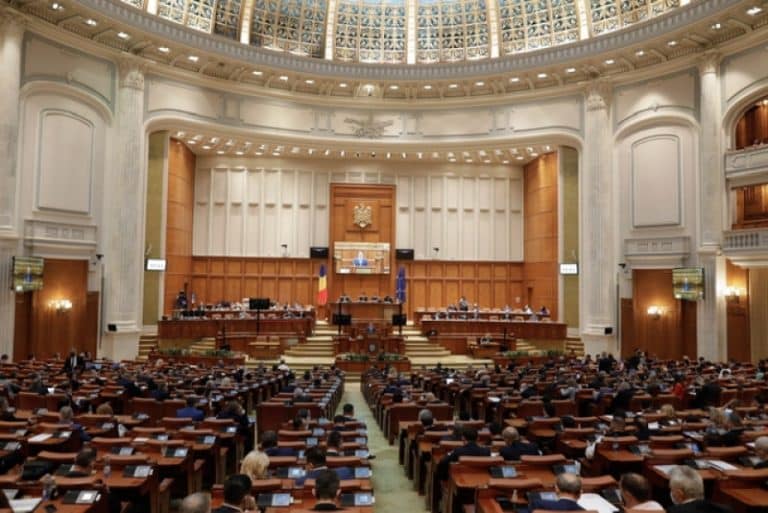 10 milioane lei la Ministerul Educaţiei pentru învăţarea limbii române