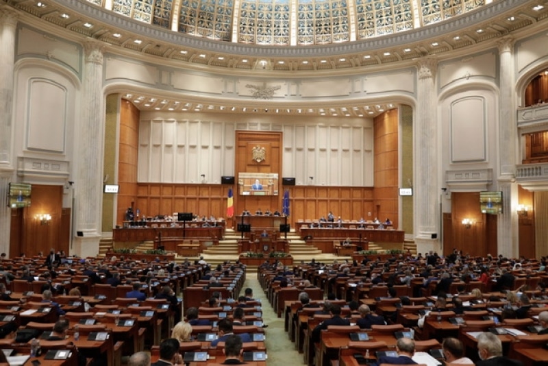 10 milioane lei la Ministerul Educaţiei pentru învăţarea limbii române