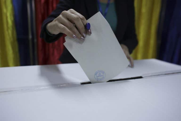 ‘Acest spectacol grotesc îmi provoacă un dezgust profund’
