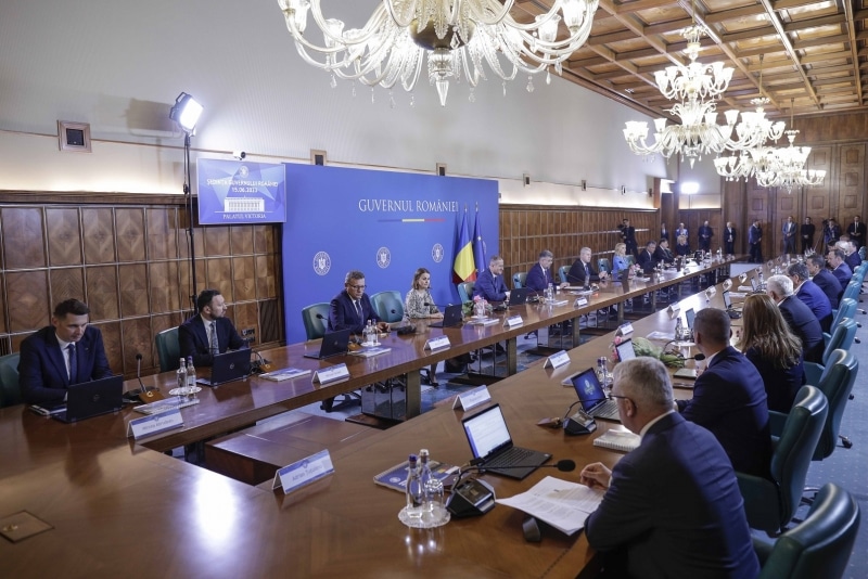 Guvernul a eliminat 25 de șefi din administrația centrală și alți 74 de funcționari
