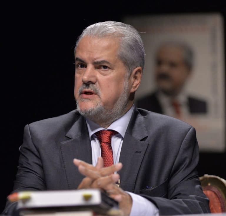 Să nu mai avem o formulă de maşină condusă de doi şoferi, cu două volane