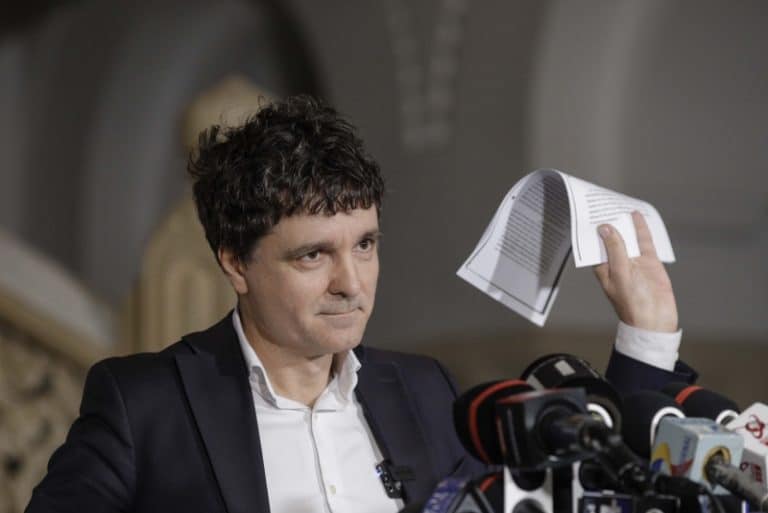Peste 2.000 de câini au fost ridicaţi anul acesta de pe străzile Capitalei